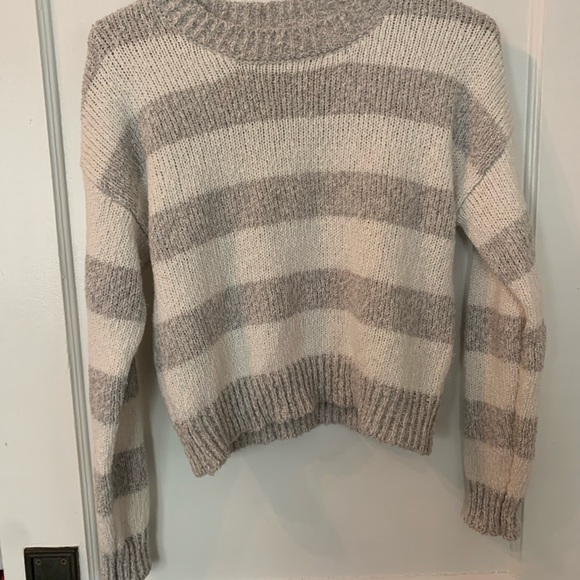 Willow and Wind gray/white sweater - Picture 2 of 4